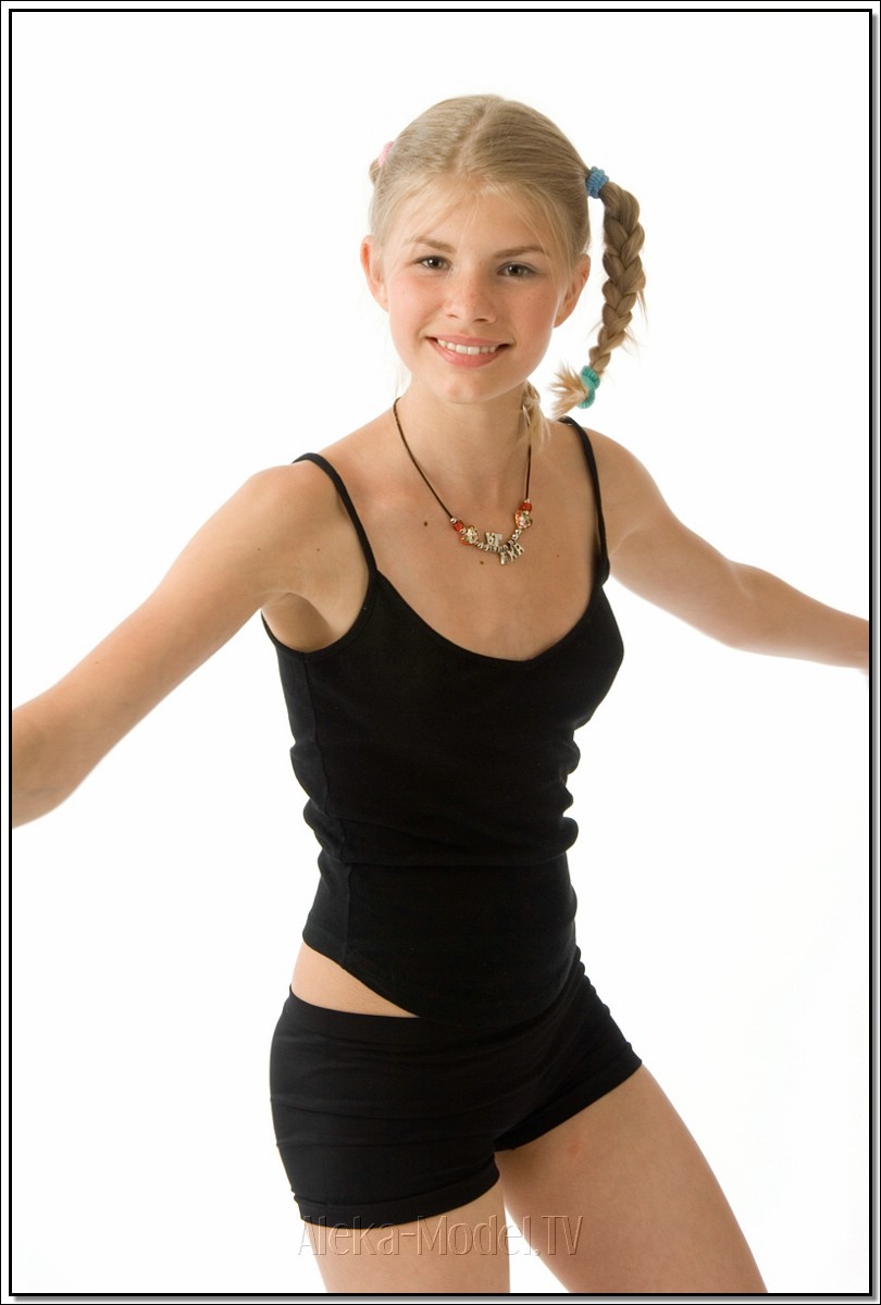 Aleka_Model_TV   7170