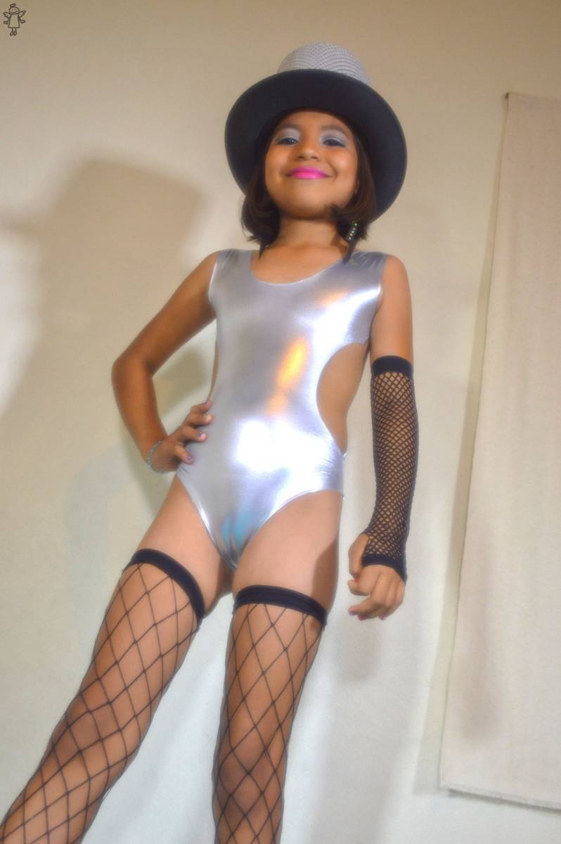 Kvetinas_Naomi 2　6700-17　3