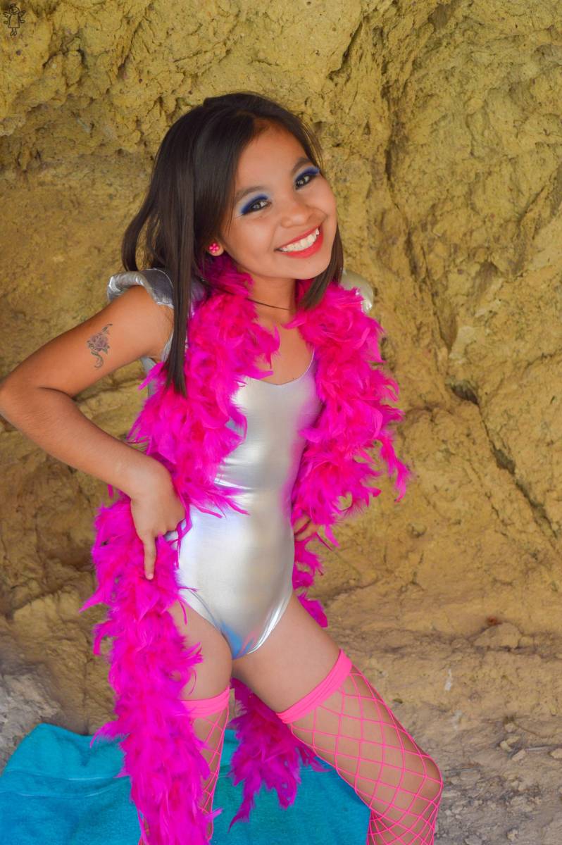 Kvetinas_Naomi_1　5805-12　3